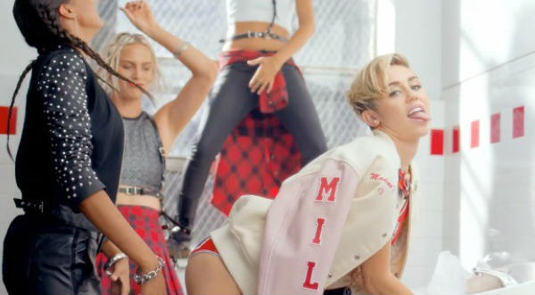 ¡Ya 'quemó'! Miley Cyrus explica porqué empezó a fumar marihuana