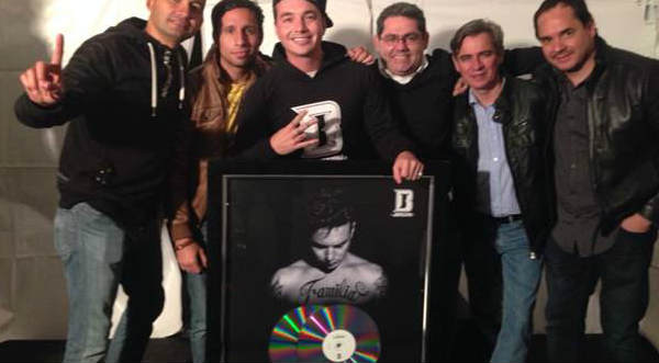 J Balvin recibió doble disco de platino por 'La Familia'