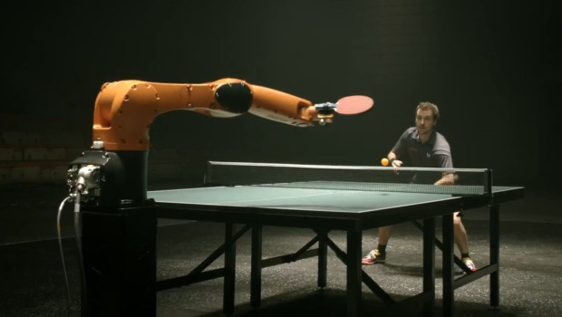 ¡Asombroso! Campeón mundial de 'ping pong' enfrenta a un robot