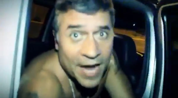 Video: Mathías Brivio es detenido por andar calato en calle