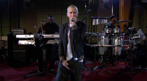 Video: Eminem publica video dónde pide disculpas a su mamá