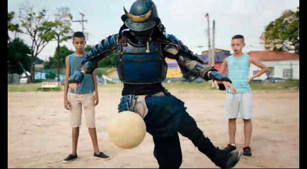 Cheka al samurai que la rompe con el balón en Brasil - VIDEO