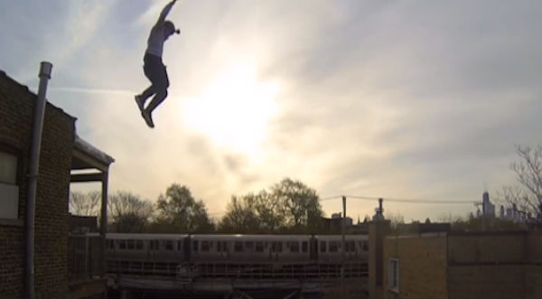 Viral: Mira el impresionante salto de 20 metros que realizó un hombre  - VIDEO