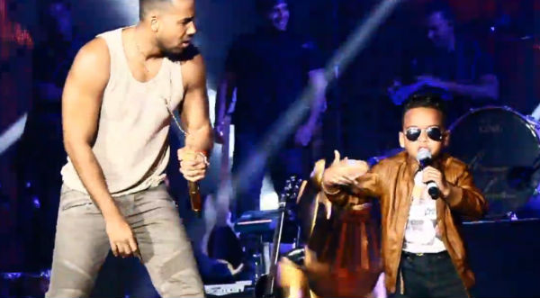 Niño se roba el show de Romeo Santos en pleno concierto- VIDEO