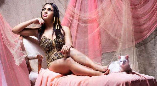 Vania Bludau es una sexy reina egipcia- FOTOS