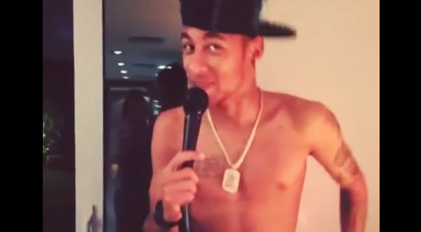 Neymar se luce en su faceta de rapero- VIDEO