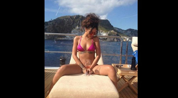 Rihanna publica sexy fotografías de su viaje a Italia- FOTOS