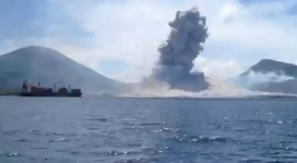 Si pensaste que lo viste todo, mira esta impresionante erupción volcánica - VIDEO