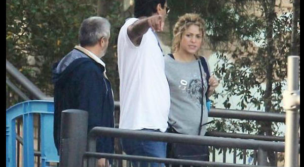Shakira luce su embarazo junto a Piqué y el pequeño Milan - FOTOS
