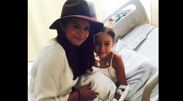 Selena Gómez sorprendió a niños en el hospital- FOTOS