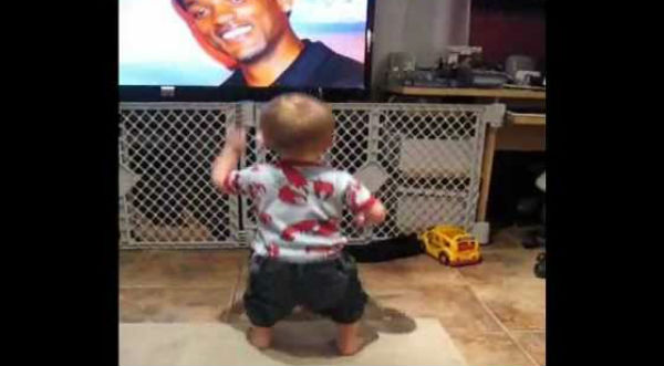 Tierno bebé que baila al ver fotografía de Will Smith es lo más visto en YouTube - VIDEO