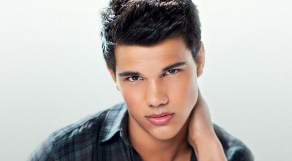Ponen en duda la heterosexualidad de Taylor Lautner- FOTO
