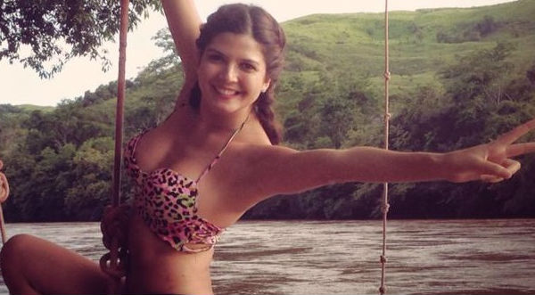 Nicole Faverón remece las redes sociales con topless en la playa - FOTO