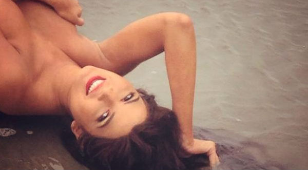 Nicole Faverón sorprende con sexy imagen en 'topless'- FOTO