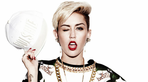 ¡Fuerte! Miley Cyrus publica fotografías inyectándose vitaminas
