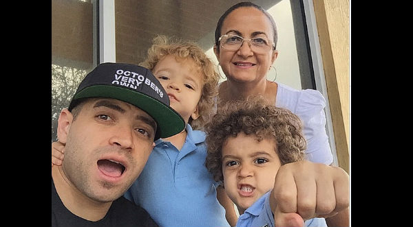 Nacho compartió adorable imagen junto a su madre y sus hijos