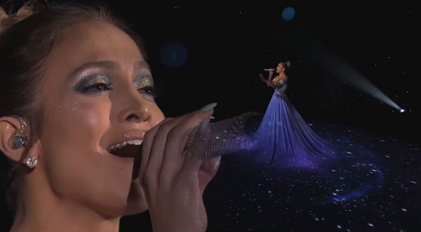 Jennifer López se luce con impresionante vestido en American Idol - VIDEO