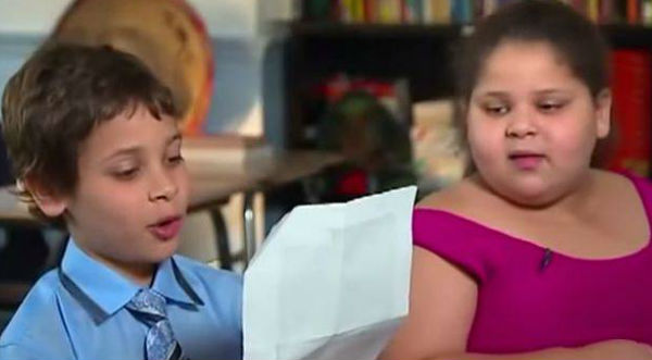 ¡Conmovedor! Niño le pide a Papá Noel que dejen de hacerle bullying a su hermana - VIDEO