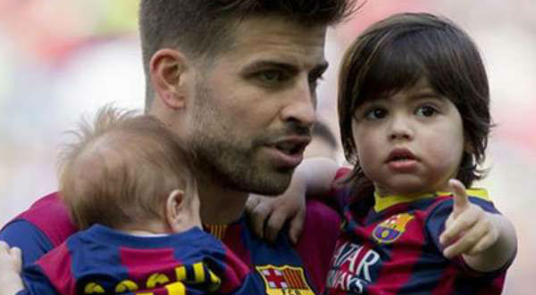 Shakira llevó a sus hijos al estadio para que alentar a Piqué - FOTOS