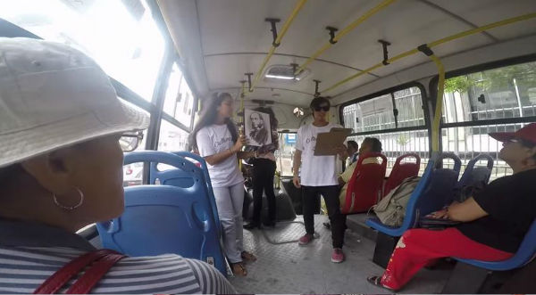 ¿Aprender mientras viajas en bus? Mira esta increíble iniciativa - VIDEO