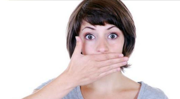 Conoce a la mujer que dice tener la lengua más larga del mundo- VIDEO