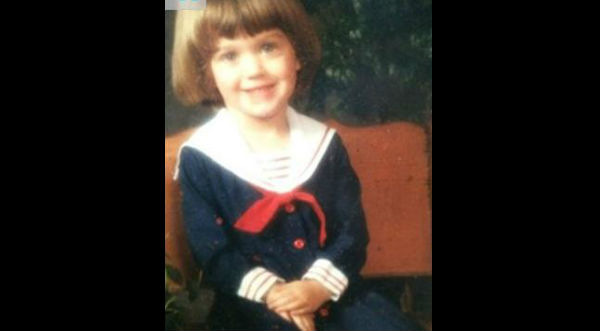 ¿Reconoces a esta niña con traje de marinerita?