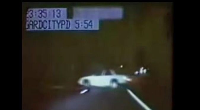¡Qué pasó! Esta persecución policial en auto tiene un final aterrador – VIDEO