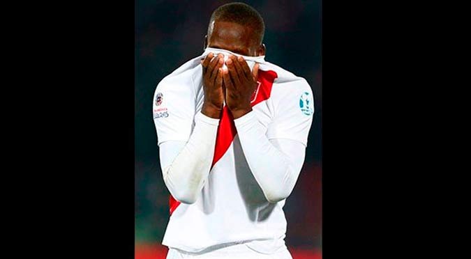 ¡Gran luchador! Advíncula se retira con lágrimas tras el partido con Chile - FOTOS
