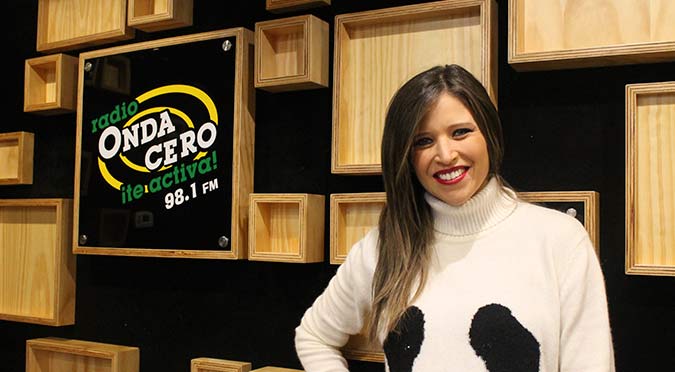 Anna Carina llegó a la cabina de Onda Cero con su disco 'Sola y bien acompañada' - FOTOS