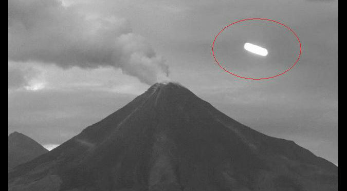 ¿Ovni en México? Graban extraño objeto brillante cerca a volcán – VIDEO