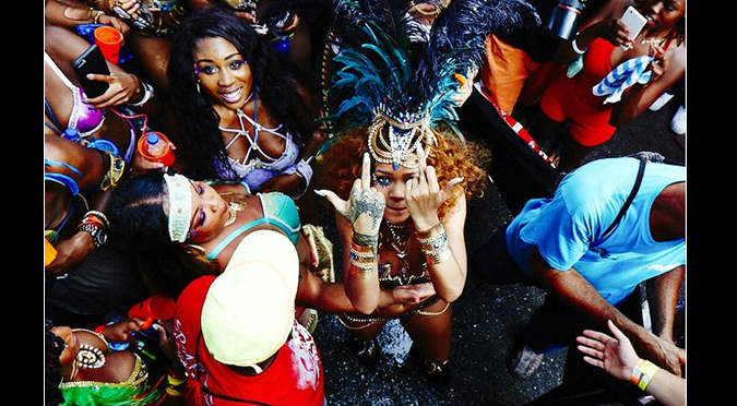 Mira toda la belleza y sensualidad de Rihanna en el carnaval de Barbados - FOTOS
