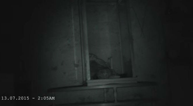¡Aterrador! Graban cómo un muñeco se mueve solo en la noche – VIDEO
