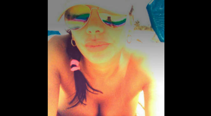¡Qué calor! Mira la foto en topless de Mónica Cabrejos