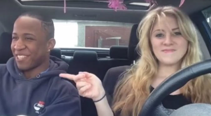 ¡Jajaja! Mira cómo sufre una joven estadounidense para cantar la 'Gasolina' - VIDEO