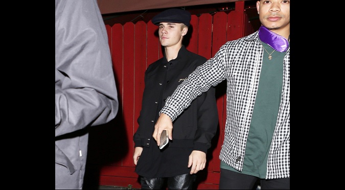 ¡Lo sabíamos! ¿Qué hacía Justin Bieber en un bar gay? - FOTOS