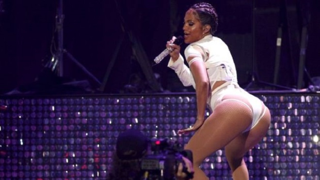 ¿Jennifer Lopez se agrandó el trasero? (FOTO)