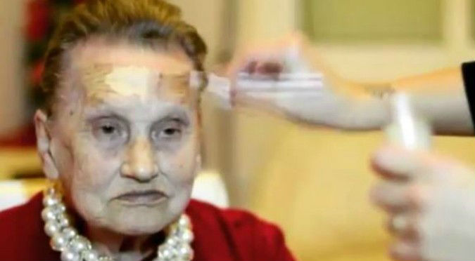 ¡Qué tal cambio! No podrás creer cómo luce esta abuelita de 80 años luego de ser maquillada (VIDEO)