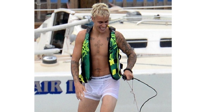 Justin Bieber se dejó ver todo ... con ropa interior mojada - FOTOS