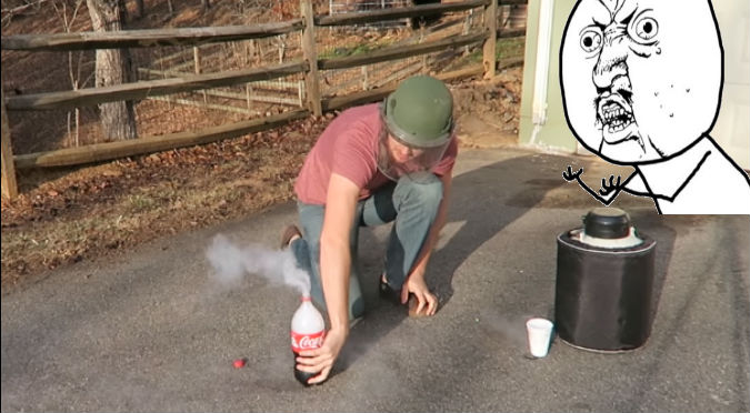 ' Youtuber' mezcló Coca-Cola con este líquido y terminó así - VIDEO