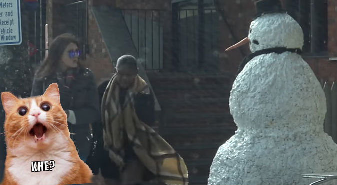 YouTube: Enorme muñeco de nieves cobra vida y se viraliza