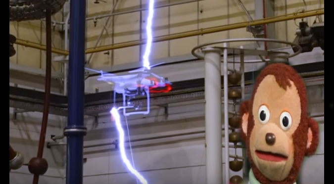 YouTube:  ¿Qué pasa si un dron recibe el impacto de una tormenta eléctrica?