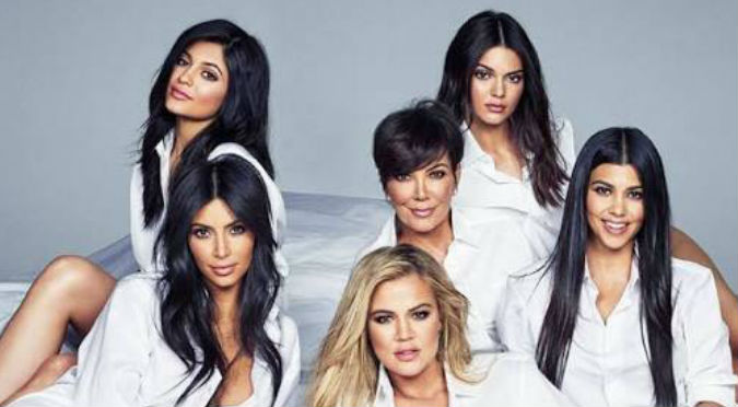 ¿Quiénes son? Así se verían las Kardashian sin cirugía y Photoshop