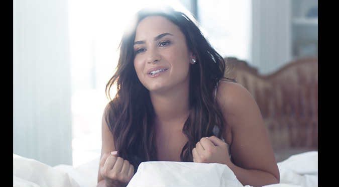 Demi Lovato: Sensual lencería deja ver más de la cuenta