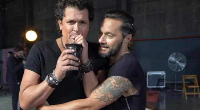Carlos Vives y Diego Torres en videoclip de 'Un Poquito'
