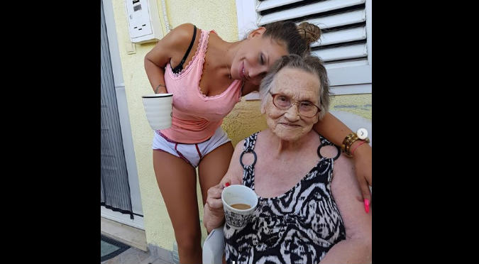 Abuela de 81 años se transforma con el maquillaje (VIDEO)