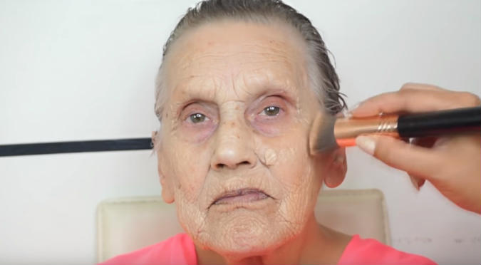 Abuela de 81 años se transforma con el maquillaje (VIDEO)