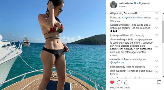 Natti Natasha posa en bikini, pero 'bulto' llama la atención (VIDEO)