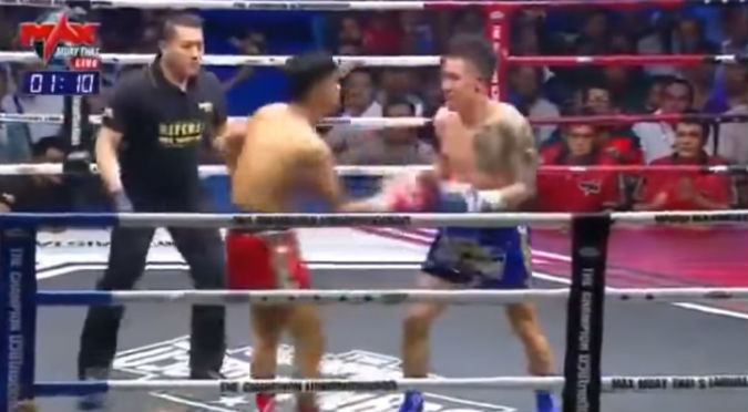 Luchador que noqueó a rival y al árbitro a la vez se vuelve viral (VIDEO)