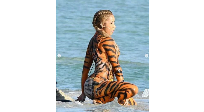 Cardi B hace feroz twerking luciendo bodypaint de tigre (VIDEO Y FOTOS)