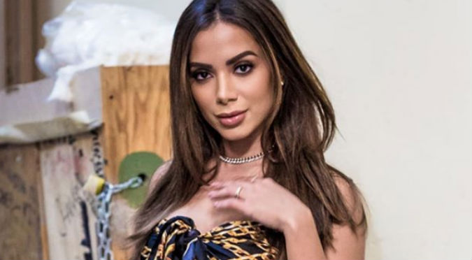 Anitta y sus impactantes fotos sin brasier causan alboroto en redes sociales